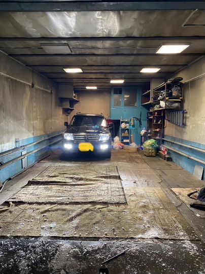 Гараж, > 30 м²