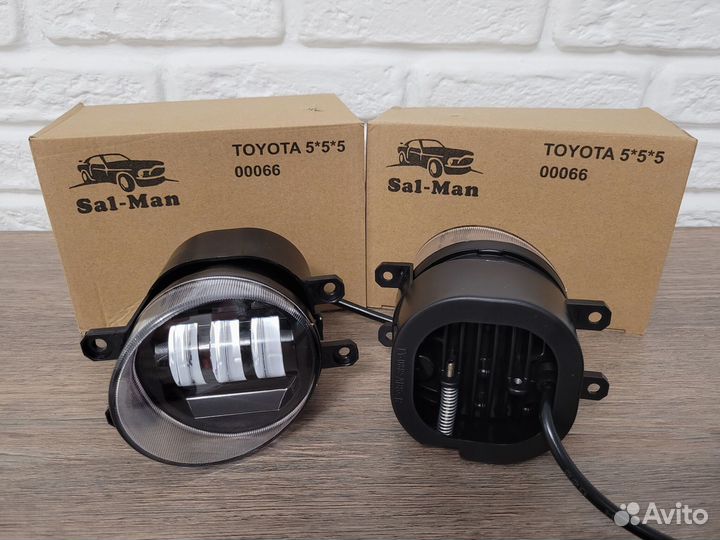 Противотуманные фары Toyota isis (c 2008 г.в.)