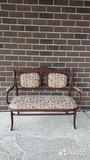 Антикварный старинный диванчик