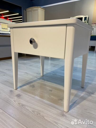 Тумба прикроватная из массива бука