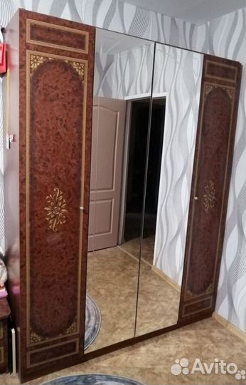 Шкаф красивый и вместительный