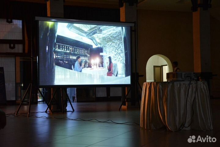 Аренда проектора с экраном