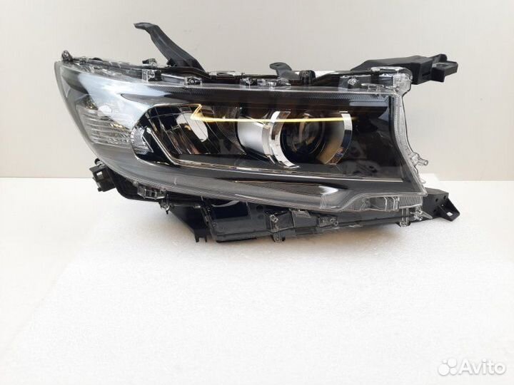 Фара правая Toyota Land Cruiser Prado 150