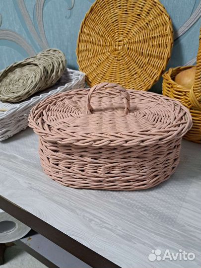 Корзина плетеная с крышкой