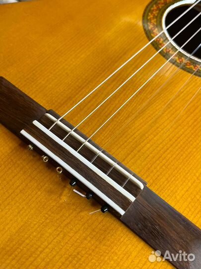 Продаётся классическая гитара yamaha C40