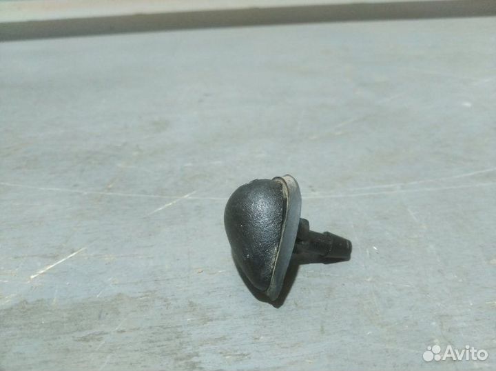 Форсунка стеклоомывателя передняя левая LADA