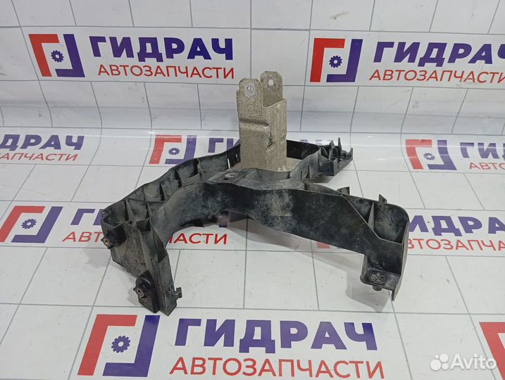 Кронштейн фары правой Renault Megane 2 8200137496