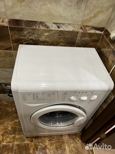Стиральная машина Indesit wisl 85