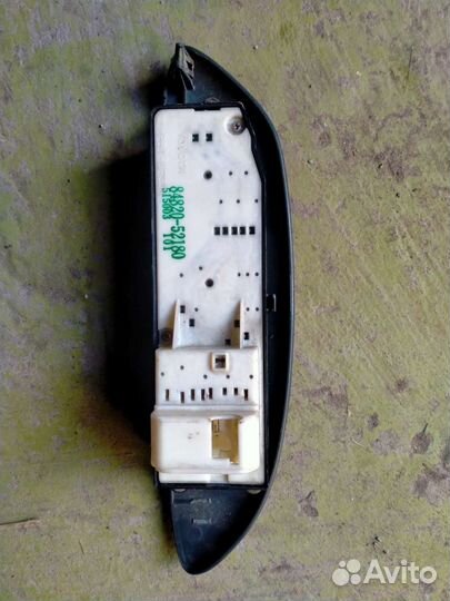 Блок упр. стеклоподьемниками Toyota Vitz 2001