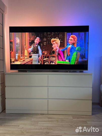 Телевизор Philips ambilight 70* (178см)