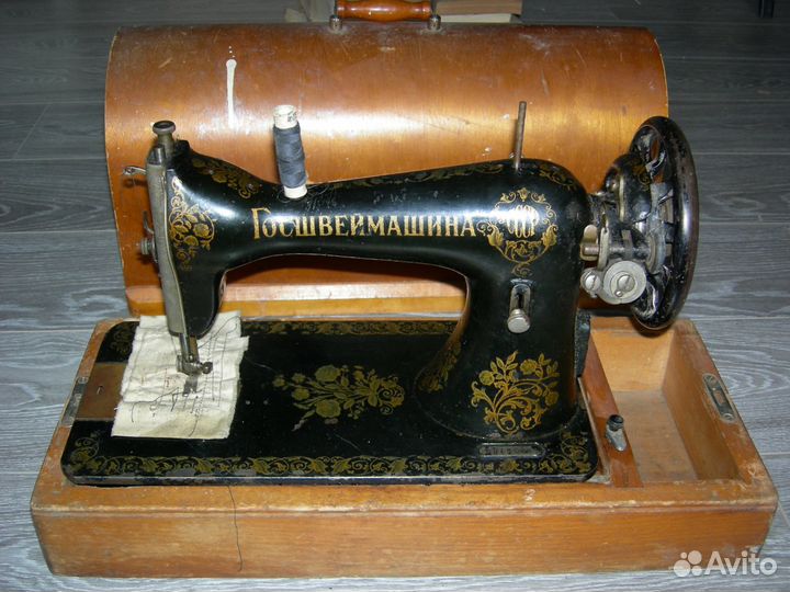 Швейная машинка СССР госшвеймашина В сундуке