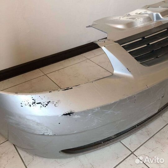 Бампер передний Priora 1 + решётка + значок