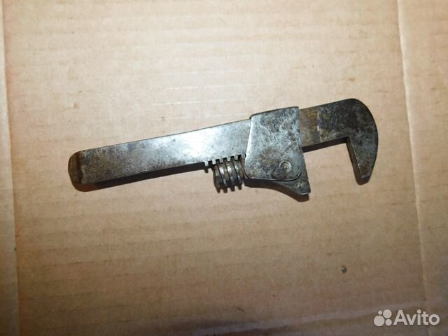 Старинный, миниатюрный, разводной ключ возможно