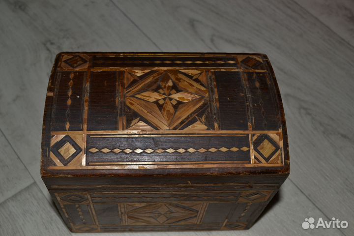 Деревянная шкатулка