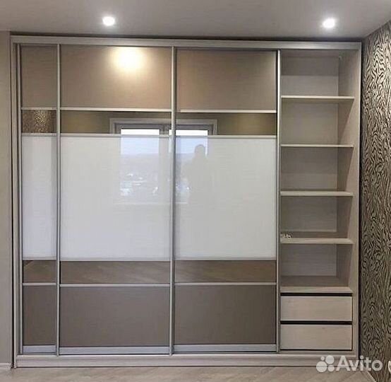 Шкаф с зеркалом