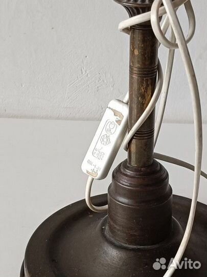 Настольная лампа