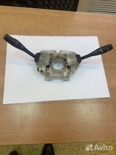 Подрулевой переключатель света и стеклоочистителя