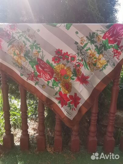 Большой красивый платок