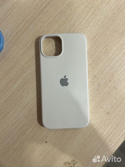 Чехол на iPhone 14