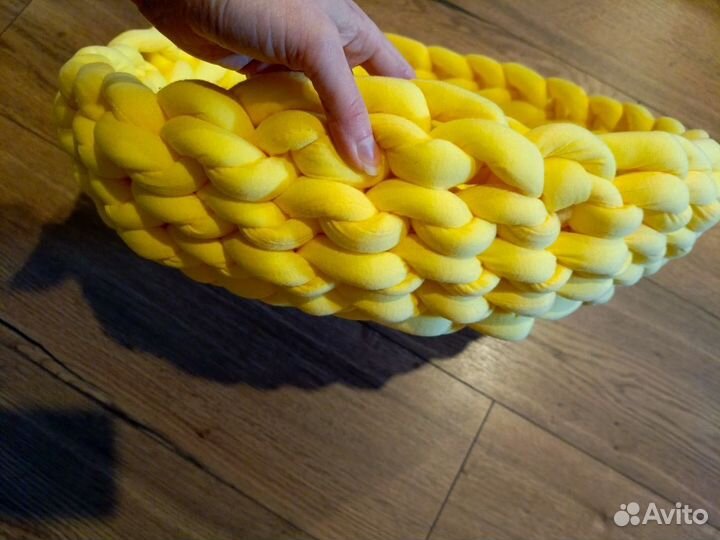 Лежанка для собак и кошек (вязаная, новая)