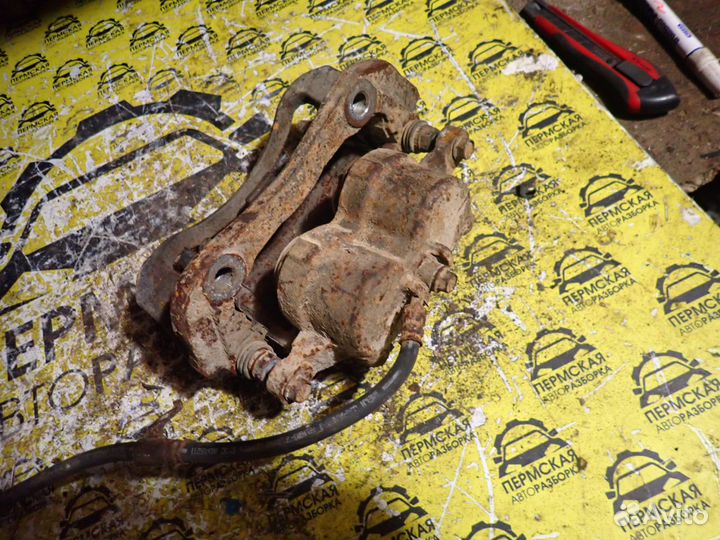 Суппорт передний левый Hyundai Starex H1