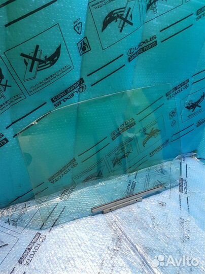 Стекло двери задней правой Toyota Camry V40