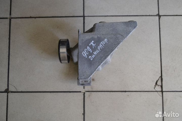 Кронштейн генератора Dodge Stratus 1