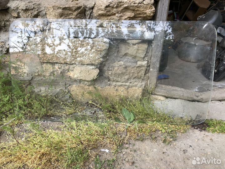 Лобовое стекло 108х55,5