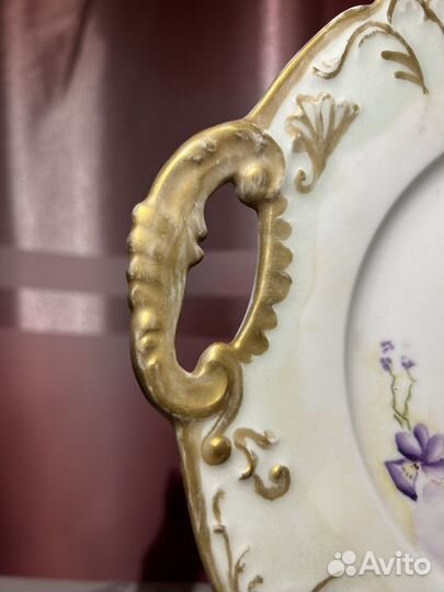 Фарфоровая тарелка