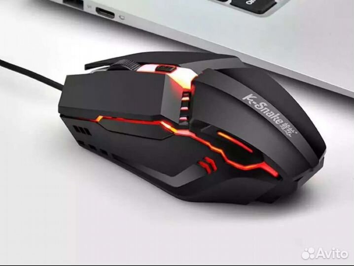 Компьютерная мышка хвостатая черная и белая