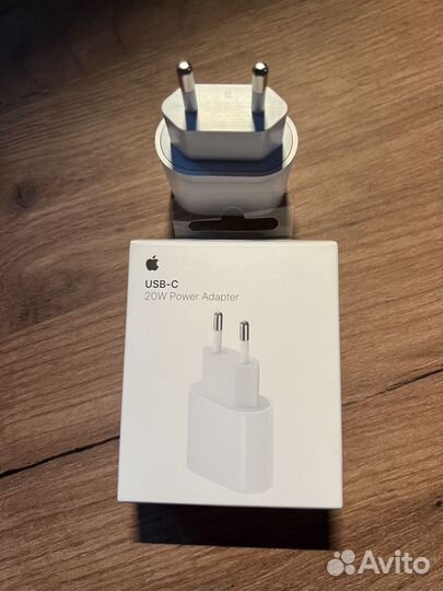 Адаптер Apple USB-C Power 20W