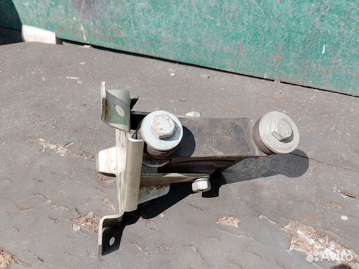 Кронштейн дополнительной опоры раздатки Нивы 2121