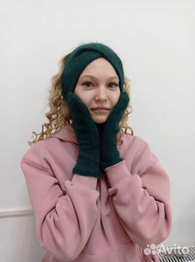 Вязаный комплект повязка и варежки