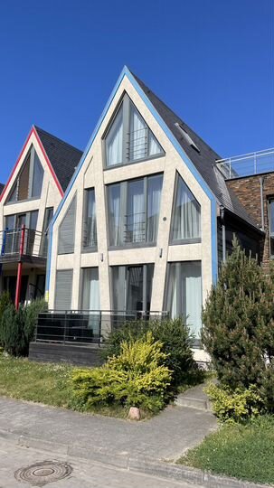 2-к. квартира, 64 м², 1/2 эт.