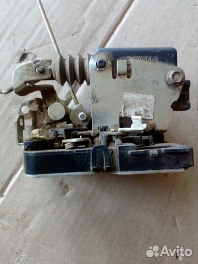 Замок двери передний правый Renault Logan