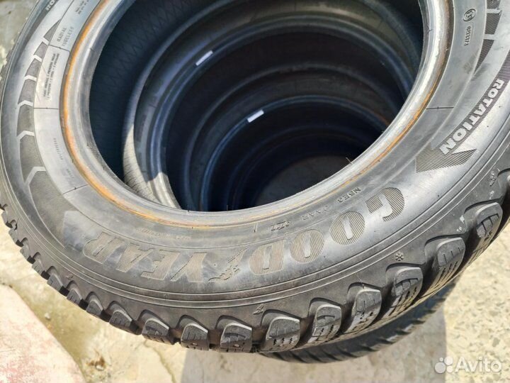 Goodyear UltraGrip Ice Arctic SUV 215/65 R17 99T