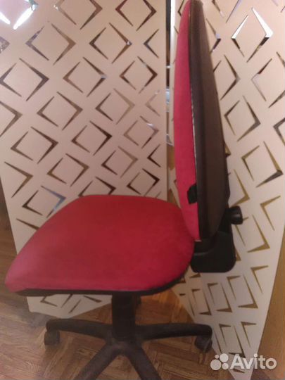Стул кресло офисный на колесах