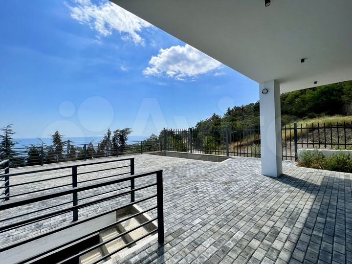 Дом 228 м² на участке 3,3 сот.