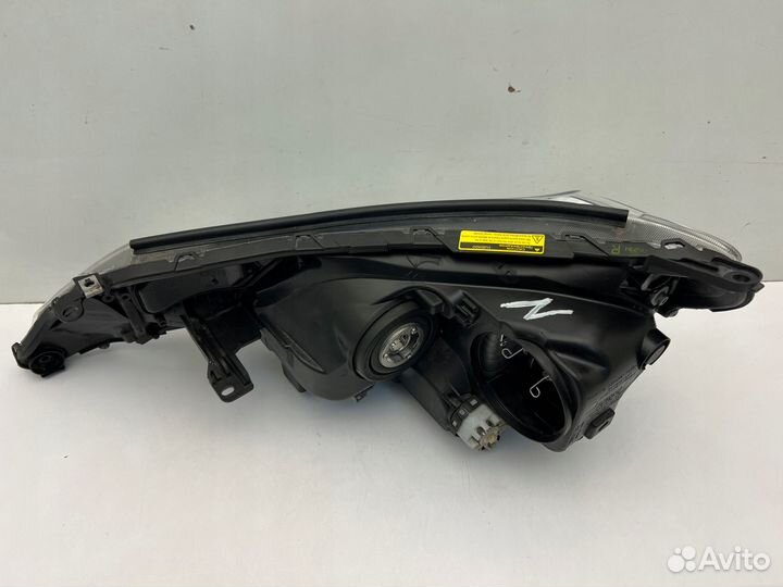 Фара правая Toyota RAV 4 2013-2019 81145-42570