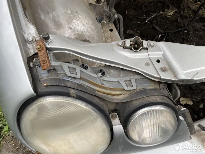 Фара передняя правая Mercedes-Benz W210