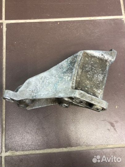 Кронштейн опоры кпп Audi A4 B5