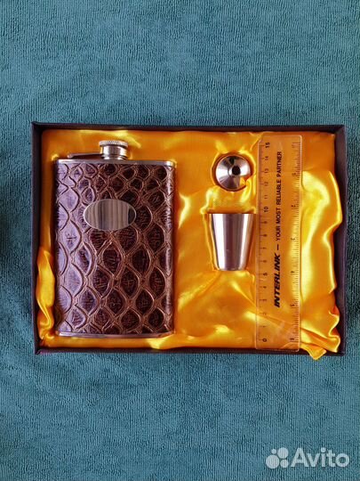 Подарочный набор.Фляжка, стопка и воронка