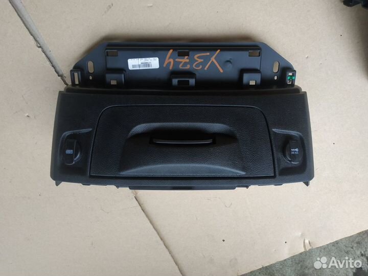 Dodge Ram 2013-2018 бардачок Центральный