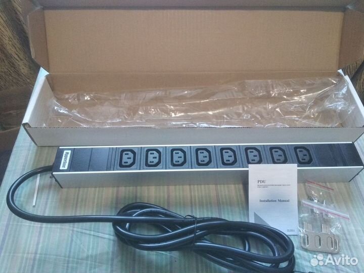 Блок розеток в стойку Hyperline SHT19-8IEC-2.5IEC