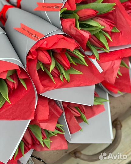 Корпоративные букеты на 8 марта