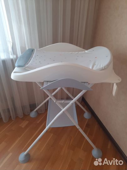 Ванночка для купания и пеленальный столик