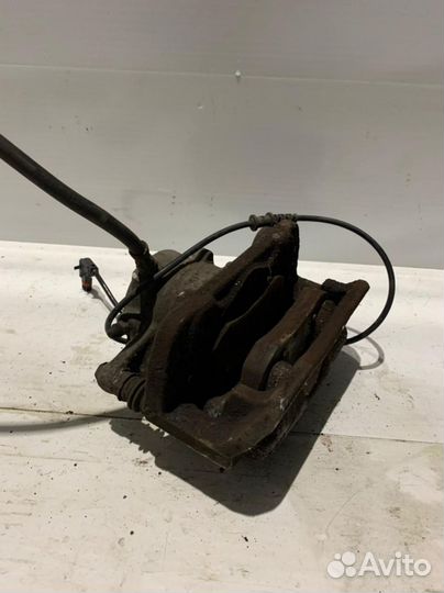 Суппорт передний правый C-класс W204/S204 (2006—2011) Mercedes-Benz