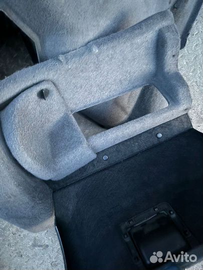 Обшивка багажника bmw e38