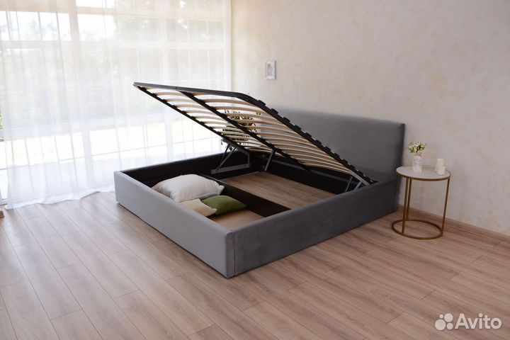 Кровать с подъемным механизмом