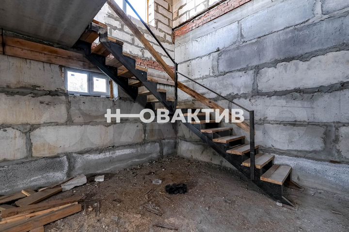 Дом 789 м² на участке 25 сот.